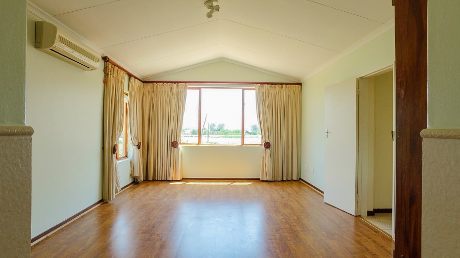To Let 3 Bedroom Property for Rent in The Coves North West